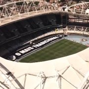 Drone faz imagens espetaculares do novo bandeirão do Botafogo no Estádio Nilton Santos. Veja vídeo! ?