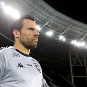 Diego Cavalieri acusa Botafogo de &#8216;assédio moral&#8217; e cobra R$ 3,3 milhões na Justiça