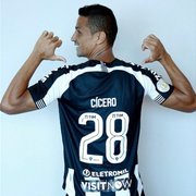 Cícero é opção na zaga do Botafogo e disputa com Helerson e Wesley