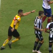 Comentarista discorda de marcação de pênalti para o Bahia contra o Botafogo: ‘Movimento do braço foi natural’