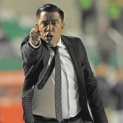 Empresário confirma que ainda tenta liberar César Farías da Bolívia para o Botafogo