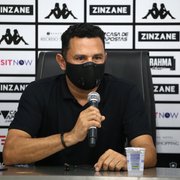 Túlio dá entrevista no lugar de Barroca e critica arbitragem de Internacional x Botafogo: ‘Rodinei reconheceu’