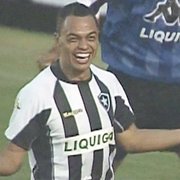 Dodô se declara ao Botafogo: &#8216;É o time que amo, minha paixão, a camisa mais bonita do futebol brasileiro&#8217;