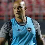 Com pai intubado com Covid, auxiliar Felipe Lucena é ausência no Botafogo em Curitiba