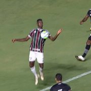Não tem VAR? Arbitragem erra e não dá mão em gol do Fluminense sobre Botafogo