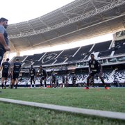 Botafogo recebe o Atlético-GO para evitar projeção matemática que prevê queda a partir da 33ª rodada