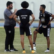 Eduardo Barroca, técnico do Botafogo, ainda não repetiu escalação em jogos consecutivos