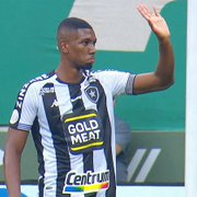 Negociação de Kanu com São Paulo pode &#8216;gerar&#8217; R$ 10 milhões ao Botafogo, que manterá 30%