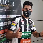 (OFF) Ídolo do Botafogo, Loco Abreu deixa Athletic-MG após apenas quatro jogos