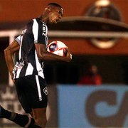 Matheus Babi analisa empate e se esquiva sobre saída: &#8216;Enquanto estiver aqui vou defender camisa do Botafogo&#8217;