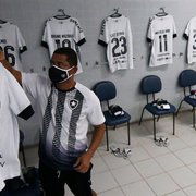 Camisa de Bruno Nazário, agora fora do Botafogo, já estava separada no vestiário para duelo com Moto Club