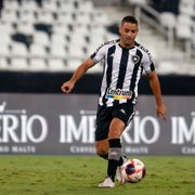 Botafogo tenta solução para Guilherme Santos e Felipe Ferreira, sem espaço com Enderson
