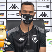 Conhecedor do Vila Nova, Gilvan elogia rival do Botafogo e promete muita luta na Série B: ‘Vamos dar a vida’