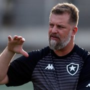 (OFF) Mais ou menos não serve: ex-Botafogo, preparador físico Edy Carlos é contratado pelo Ceará