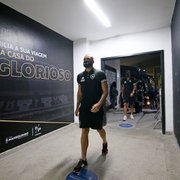 Botafogo escalado com Pedro Castro e Chay para enfrentar o CSA; Oyama começa do banco
