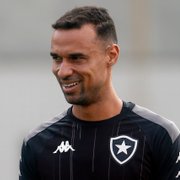 Não fica: Botafogo chega a acordo por saída do zagueiro Gilvan