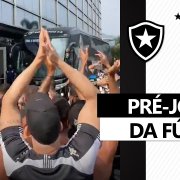 Organizada do Botafogo se reúne no hotel do time para incentivar jogadores antes de duelo com Náutico