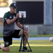 Botafogo informa que Flavio Tenius está cumprindo férias pendentes até ter situação definida