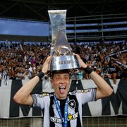 Matheus Frizzo comemora título e desconversa sobre futuro no Botafogo: ‘Ainda não pensei sobre isso’