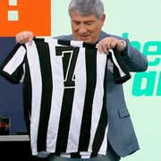 Camisa com listras tortas do Botafogo em homenagem a Garrincha ganha elogios na TV: &#8216;Ideia espetacular, um documento histórico&#8217;