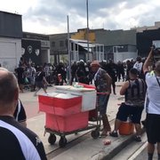 PM interrompe festa da torcida do Botafogo do lado de fora do Nilton Santos com bombas e tiros de borracha