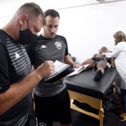 VÍDEO: Botafogo inicia pré-temporada com avaliações; médico e preparador físico explicam