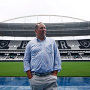 Site especializado: John Textor vê desenvolvimento de jogadores como 'core business' no Botafogo; 'Quer forte estrutura de base', diz Durcesio
