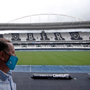 Anúncio da venda da SAF do Botafogo para John Textor fica para depois do Carnaval