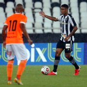 Lucas Mezenga comemora voltar a jogar no Botafogo: &#8216;Venho trabalhando firme e forte para dar meu melhor&#8217;