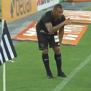 Botafogo: Carlinhos sofre entorse no joelho no jogo contra o Madureira e fará exames nesta sexta-feira