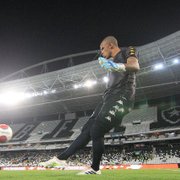 Lucio Flavio elogia atuação de Diego Loureiro: ‘Botafogo está bem servido de goleiros’