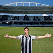 Análise: possível &#8216;farol&#8217; do time de Luís Castro, Oyama tem muito a oferecer ao Botafogo