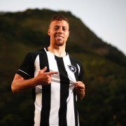 Lucas Fernandes: &#8216;Fico feliz em voltar ao meu país e jogar em um time tão grandioso como o Botafogo&#8217;