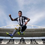 Joffre assina com Botafogo em definitivo até 2024 e lista credenciais: ‘Uso as duas pernas, não tenho preferência’