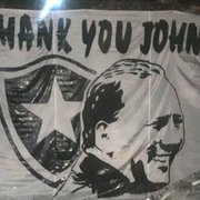 Torcedor do Botafogo faz bandeira para John Textor e divide opiniões entre alvinegros na internet