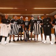 VÍDEO: Botafogo recebe carinho da torcida em Brasília, e sócios têm encontro com jogadores e Luís Castro
