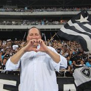 All you need is Love! O recado de John Textor sobre amar, o que torcida do Botafogo entende como ninguém