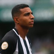 Victor Sá nega que tenha pedido para sair do Botafogo após protestos: ‘Tenho contrato e meu desejo é cumpri-lo até o final’