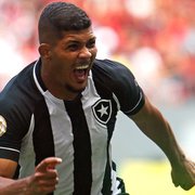 Erison dedica seu gol a Philipe Sampaio e exalta torcida do Botafogo: ‘Não tem como não correr por eles’