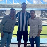 Kawan celebra primeiro contrato profissional com o Botafogo: ‘Mais um sonho realizado’