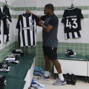 Botafogo enfrentará Coritiba com logomarca do ‘Camisa 7’ no espaço master do uniforme