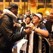 VÍDEO: Botafogo chega a Curitiba recebido pela torcida, e sócios conhecem jogadores no hotel