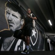 De malas prontas para Portugal, Erison já se despediu dos companheiros de Botafogo