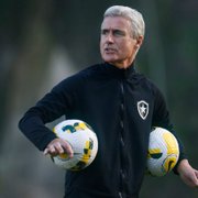 Comentarista pede paciência à torcida do Botafogo com Luís Castro: 'Projeto é mais amplo'