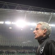 Comentaristas questionam justificativas de Luís Castro no Botafogo: 'Não caem bem no vestiário'