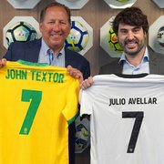 CBF divulga visita de John Textor e presenteia acionista do Botafogo com camisa 7 da Seleção