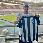 Pé-quente! Luis Henrique, do Olympique de Marselha, assiste à vitória do Botafogo no Nilton Santos