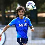 Luiz Gustavo vive ‘crise’ no Fenerbahçe por conta do salário, e Botafogo impõe condições para transferência, diz jornal turco
