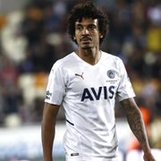 Botafogo volta a negociar com Luiz Gustavo, volante do Fenerbahçe e ex-Seleção Brasileira