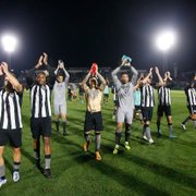 Análise: Botafogo arranca vitória sobre o Bragantino com força mental e boa atuação de Lucas Fernandes